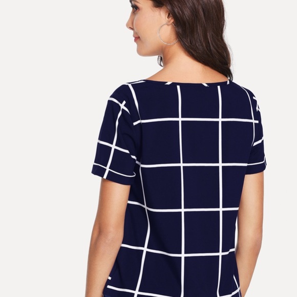 Buttoned V Neck Grid Top - NBW - Picture 2 of 7